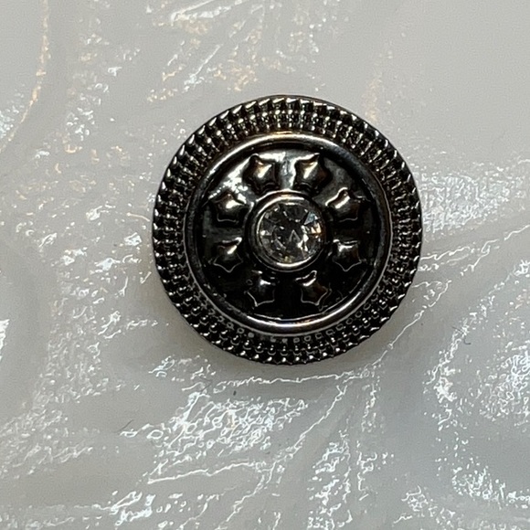 Petite Ginger Snap 12mm silver-toned with rhinestone middle. - Picture 1 of 2